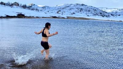 Das Camp in der Wildnis: Eisiges Bad (S01/E17)