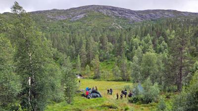 Das Camp in der Wildnis: Nachts in der Wildnis (S01/E04) Das Camp in der Wildnis: Nachts in der Wildnis (S01/E04)