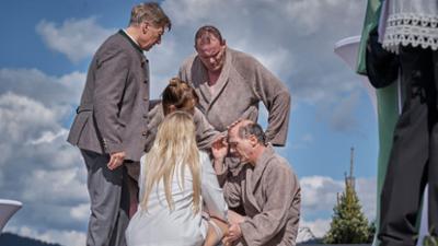 Die Hochzeit: Folge 3: Ein einmaliger Ausrutscher Die Hochzeit: Folge 3: Ein einmaliger Ausrutscher
