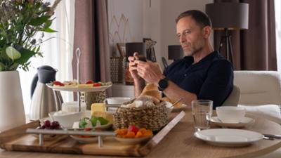 In aller Freundschaft: Folge 1129: In guten wie in schlechten Zeiten... (S28/E41)