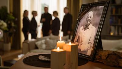 In aller Freundschaft: Folge 1152: Manchmal muss man kein Arzt sein (S29/E22)