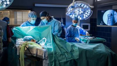 In aller Freundschaft: Folge 438: Hoffnungsflug (S11/E18)