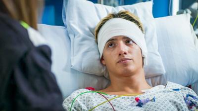 In aller Freundschaft - Die jungen Ärzte: Folge 455: Kollisionskurs (S11/E35)