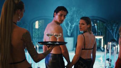 naked: Folge 5: Der Exzess