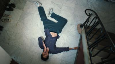 naked: Folge 2: Die Fremde