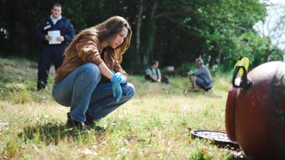 Surface - Das versunkene Dorf: Folge 1 – Surface · Das versunkene Dorf
