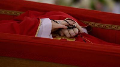 Trauer um Papst Franziskus: Aufbahrung von Papst Franziskus im Petersdom