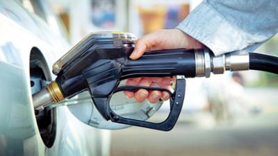 Wirtschaft vor acht: Iran-Krieg treibt Spritpreis hoch