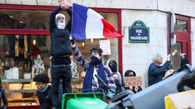 Wirtschaft vor acht: Frankreich brodelt, Zinslast steigt