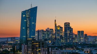Wirtschaft vor acht: EZB-Zinserhöhung gegen die Inflation
