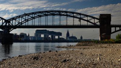 Wirtschaft vor acht: Niedrigwasser macht Sprit noch teurer