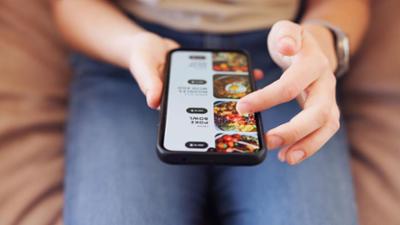 Wirtschaft vor acht: Uber schluckt Delivery Hero