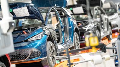 Wirtschaft vor acht: Auto-Industrie im Umbruch