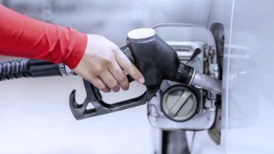 Wirtschaft vor acht: Tankrabatt endet: Ölkonzerne in der Kritik