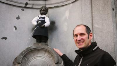 Der Ankleider vom berühmten Manneken Pis