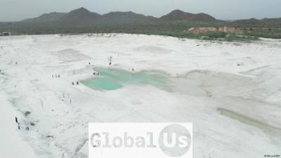 Die Giftige Schönheit einer Marmordeponie in Indien