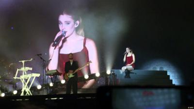 Ein Popstar für ein halbes Land?