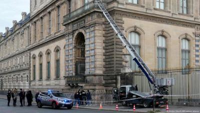 Frankreich: Überfall auf den Louvre in Paris