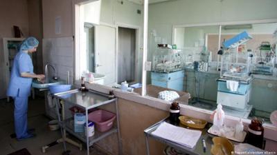 Georgien: Adoptionsskandal mit Neugeborenen