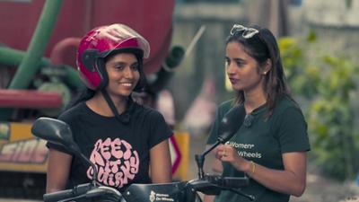 Indien: Frauen auf Motorrädern