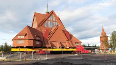 Schweden: Eine Kirche zieht um