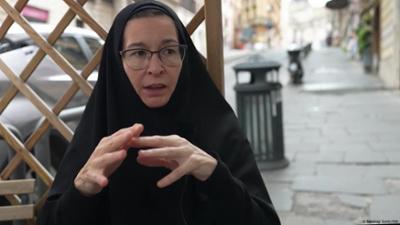 Schwester Vassa: Eine Nonne kritisiert Russlands Krieg
