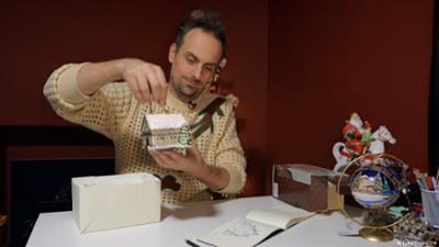 Tomics Weihnachtstraum: Besonderer Baumschmuck aus Belgrad