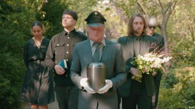 Wie läuft eine Beerdigung in Deutschland ab?