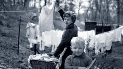 Das Glück der Hausfrau: (1) Zwischen Romantik und Windelwaschen