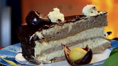 Mandeln, Zimt und Kerzenschein: Eine winterliche Kuchenreise Mandeln, Zimt und Kerzenschein: Eine winterliche Kuchenreise