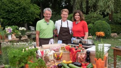 Mit Herz am Herd: Lammkoteletts mit Kräuterkruste und Ratatouille