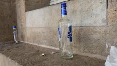 Sehen statt Hören: Suchtkrank und schlecht versorgt