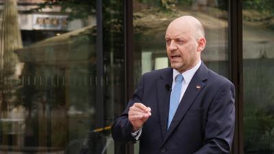 Sommerinterviews im hr: Sommerinterview 2025 mit Robert Lambrou, AfD Sommerinterviews im hr: Sommerinterview 2025 mit Robert Lambrou, AfD