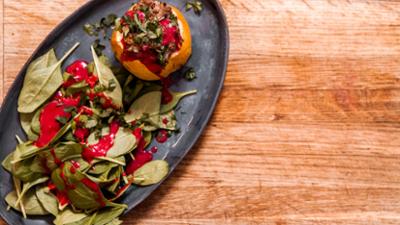 Vronis Lieblingsschmankerl: Quitte mit Wildfleischpflanzerl-Füllung · Radicchiotarte