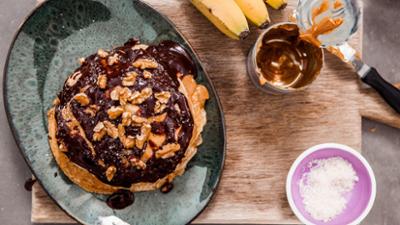 Vronis Lieblingsschmankerl: Bananenpfannkuchen-Torte · Basilikum-Pfannkuchen