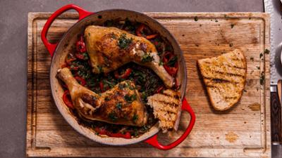 Vronis Lieblingsschmankerl: Brathendlpfanne · Verbrannter Lauch