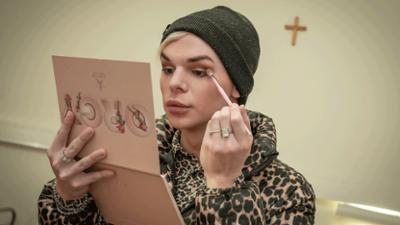 Ab ins Kloster! - Rosenkranz statt Randale: Tausche Krawall und Make-up gegen Schweigen und Gehorsam Ab ins Kloster! - Rosenkranz statt Randale: Tausche Krawall und Make-up gegen Schweigen und Gehorsam
