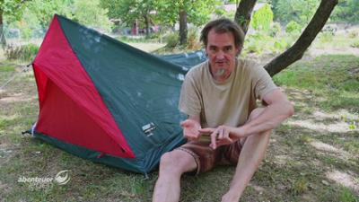 Abenteuer Leben: Camping für unter 100 Euro: Kann das Billig-Equipment dem Härtetest standhalten?