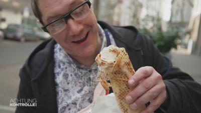 Achtung Kontrolle: Mirko Reeh testet Schawarma in Düsseldorf Achtung Kontrolle: Mirko Reeh testet Schawarma in Düsseldorf