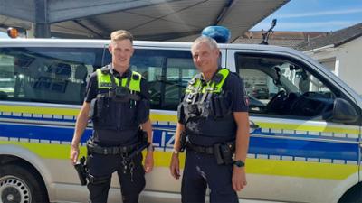 Achtung Kontrolle: Thema u. a.: LKW-Kontrolle – Polizei deckt Überraschung im Laderaum auf