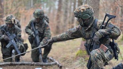 Achtung Kontrolle: Thema u.a.: Die Rekruten geben ihre ersten scharfen Schüsse ab