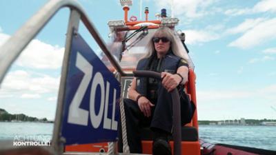 Achtung Kontrolle: Thema u. a.: Wasserzoll Kiel - Einsatz auf der Ostsee