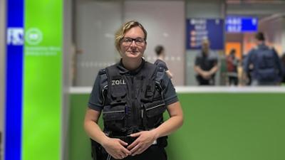 Achtung Kontrolle: Thema u. a.: Zollkontrolle in Frankfurt: Verena und Nico kontrollieren Achtung Kontrolle: Thema u. a.: Zollkontrolle in Frankfurt: Verena und Nico kontrollieren
