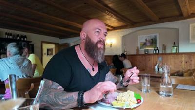 Achtung Kontrolle: Thema u.a: Koch Mike Kopp testet Traditionsgericht: badische Schäufele
