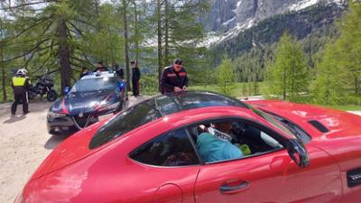 Achtung Kontrolle: Thema u. a: Carabinieri Südtirol – Raser am Grödner Joch