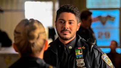 Blue Bloods - Crime Scene New York: Staffel 12 Folge 13 Ein Schritt Abstand