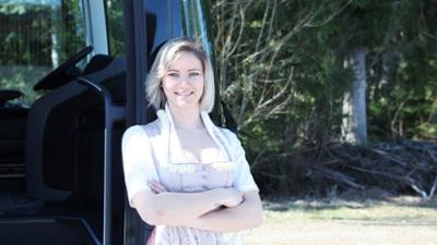 Bus Babes: Folge 3 Bus Babes: Folge 3