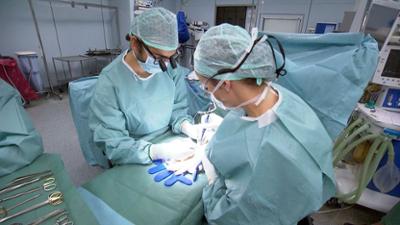 Die Klinik - Ärzte, Helfer, Diagnosen: Folge 2 Die Klinik - Ärzte, Helfer, Diagnosen: Folge 2