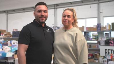 Die Restposten-Kings: Schweißtreibende Umzüge und Feuertaufen