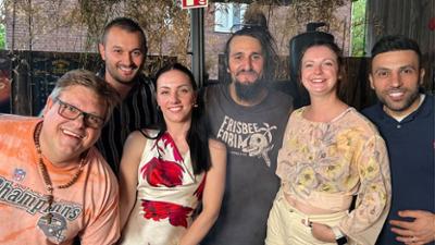 Mein Lokal, Dein Lokal: Bar, Grill und XXL-BBQ aus dem Smoker im "Toms on the Rocks"